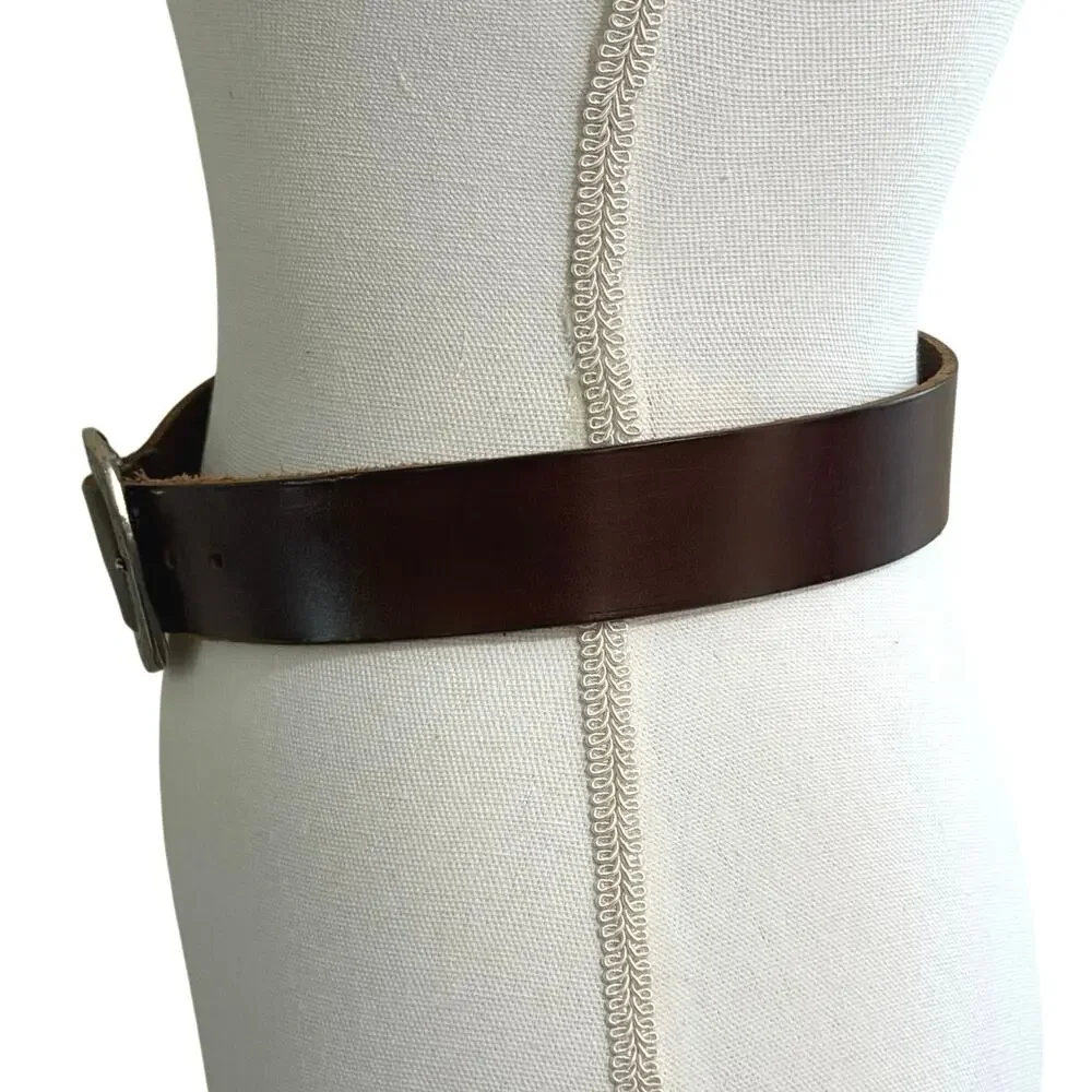 Harold’s women’s brown leather silver buckle Made in Italy belt size small